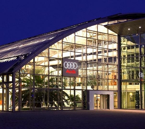 Aussenansicht des Kundencenters im Audi Forum Ingolstadt.